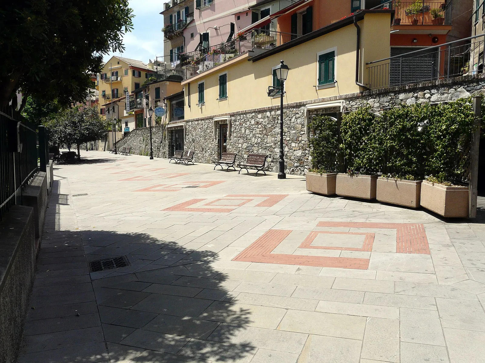 Una via lastricata del centro storico di Arenzano
